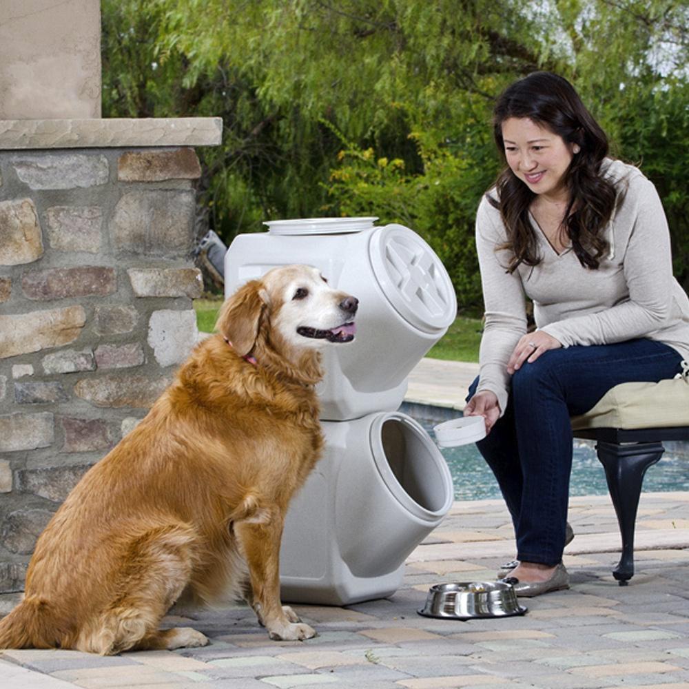 Stackable pet outlet food containers